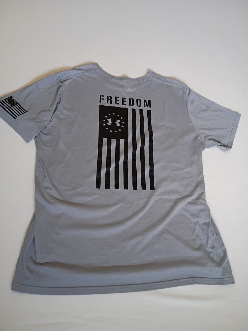 Under Armour Men’s Freedom Graphic T-Shirt - Light Gray Size 2XL